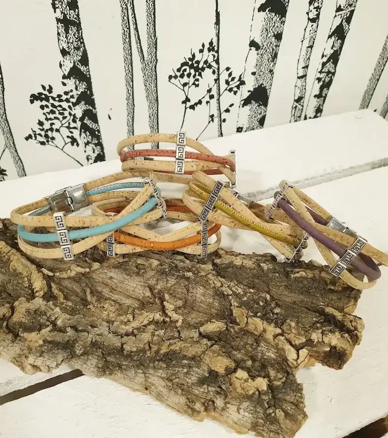 Collection de bijoux en liège naturel - boucles d'oreilles, bracelets et bagues ECollection de bijoux en liège naturel - boucles d'oreilles, bracelets et bagues EssenTerrassenTerra