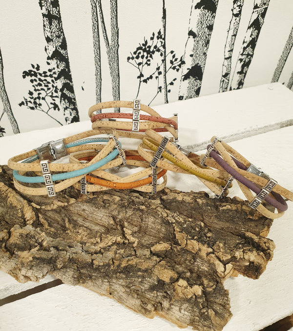 PARURE DE BIJOUX AVEC BRACELET ET COLLIERS EN LIEGE ASSORTIS