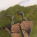 Zoom accroche boucles d'oreilles liège et métal Naya