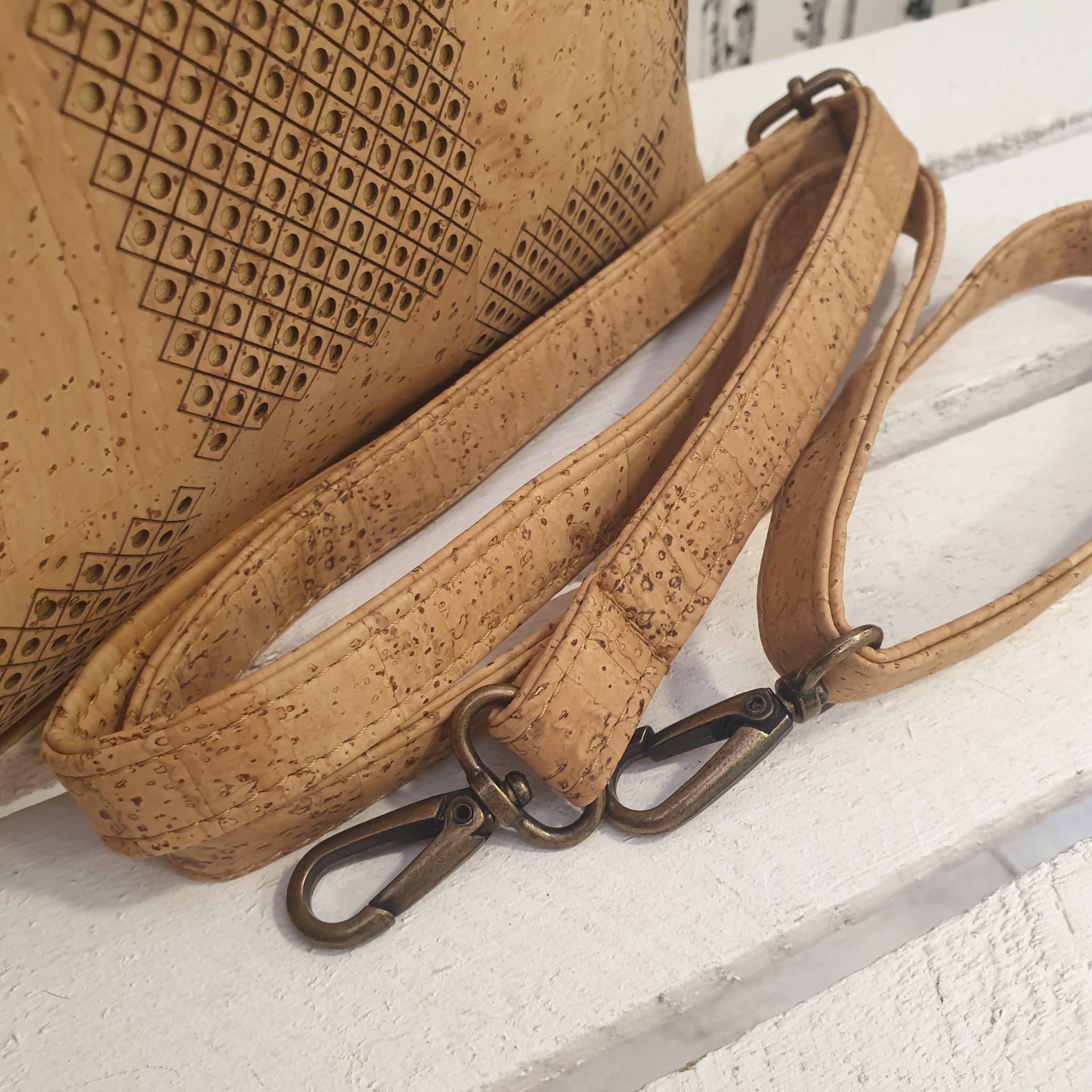 Bandoulière reglable avec attache pour sac à main 