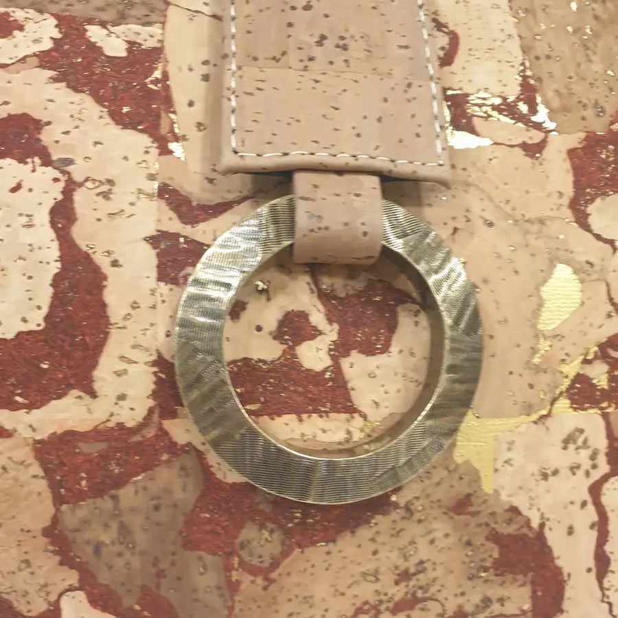 zoom sur boucle sac à main en liège 