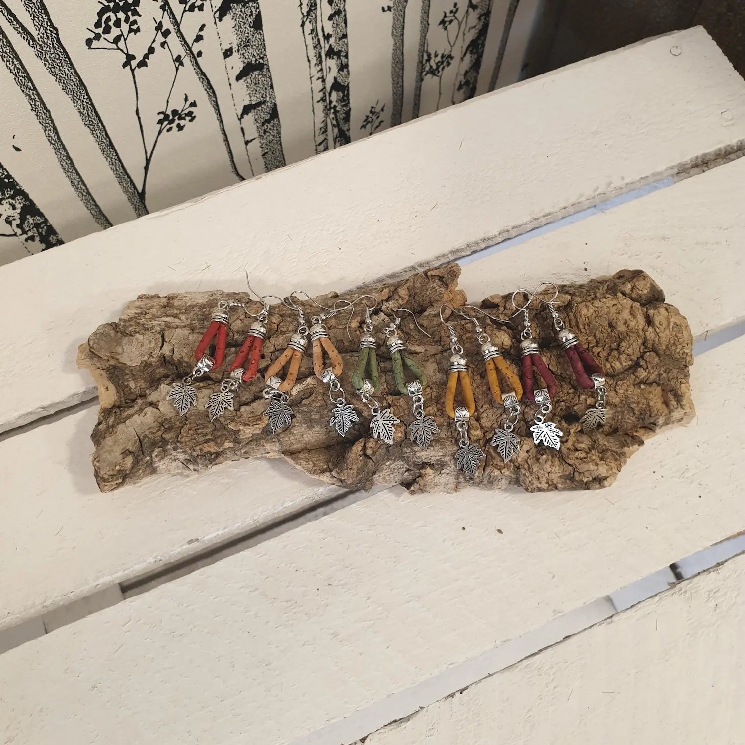 Ensemble boucles d'oreilles en liège natura - coloris rouge, naturel, vert, jaune et bordeaux