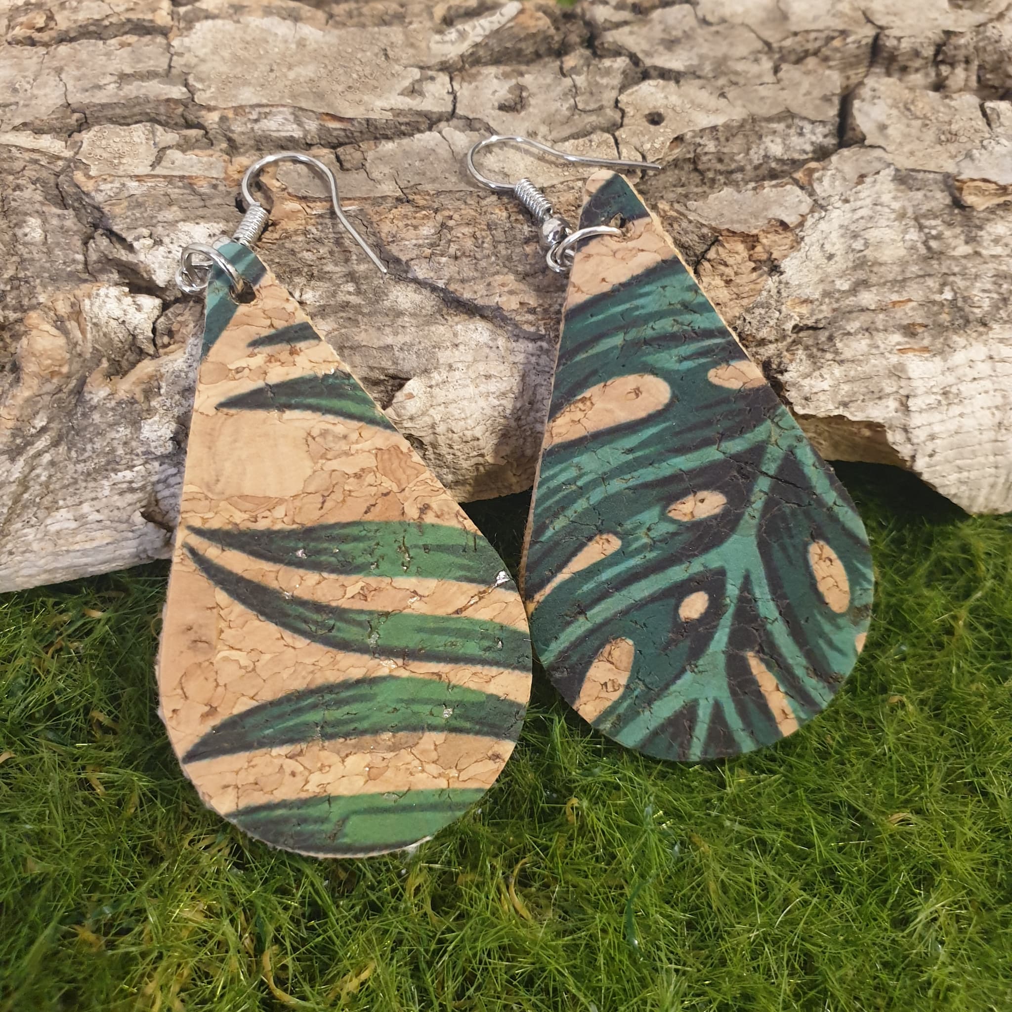 boucle d'oreille liège fleuri - vue de devant - alsace