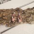 Boucles d'oreilles rose pastel - création artisanale - vue de dessus