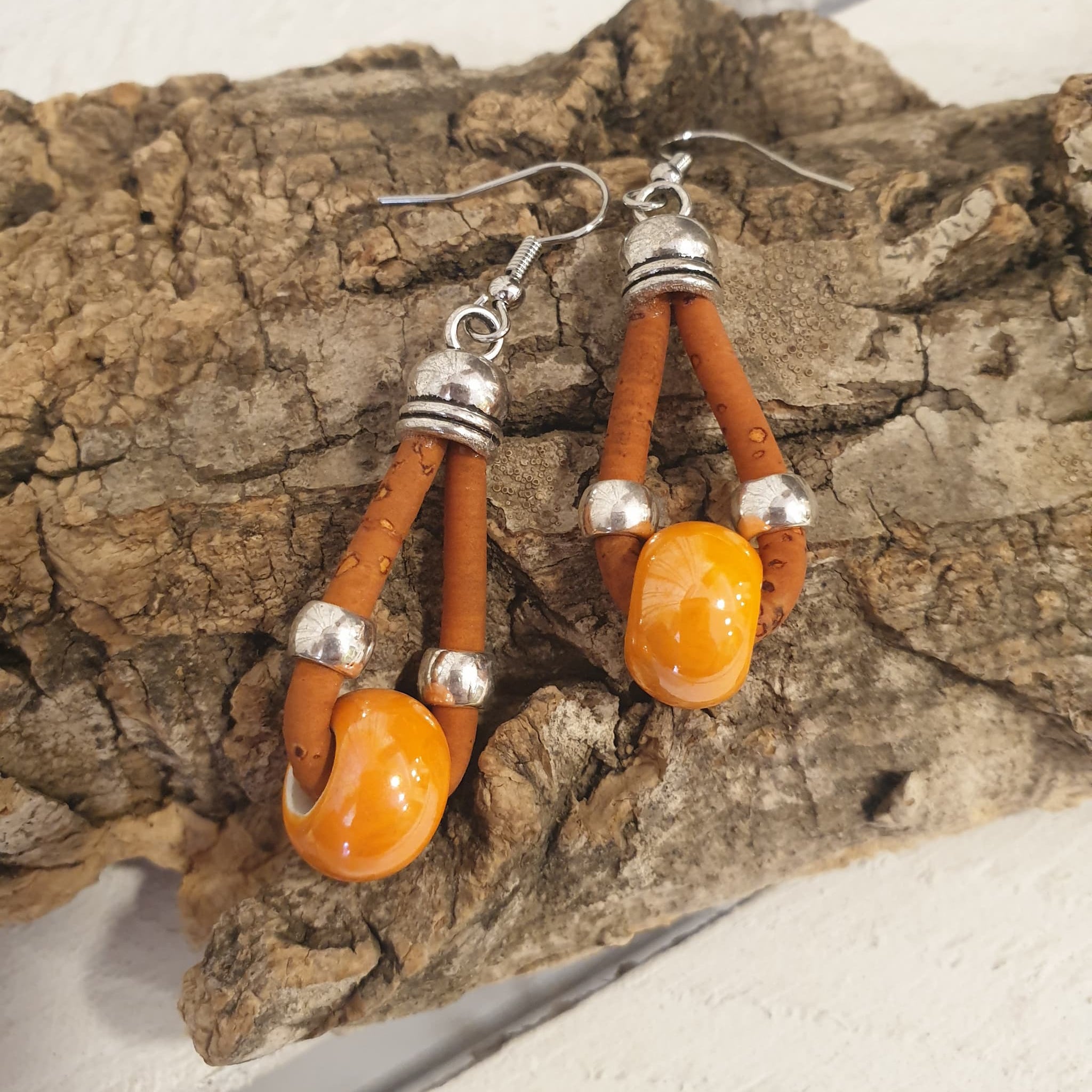 Zoom boucles d'oreilles liège orange céramique orange 