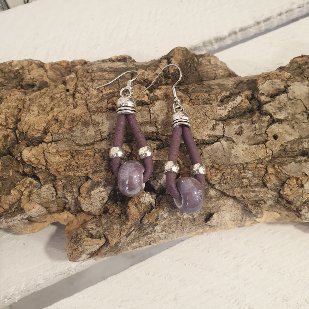 Boucles d'oreilles en liège violet - fait-main