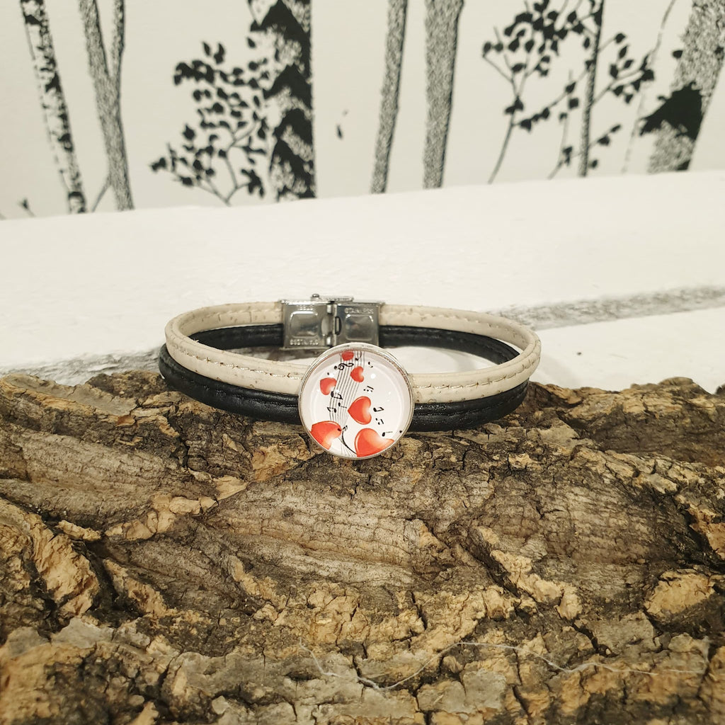 Bracelet fait main avec des coeurs et notes de musique