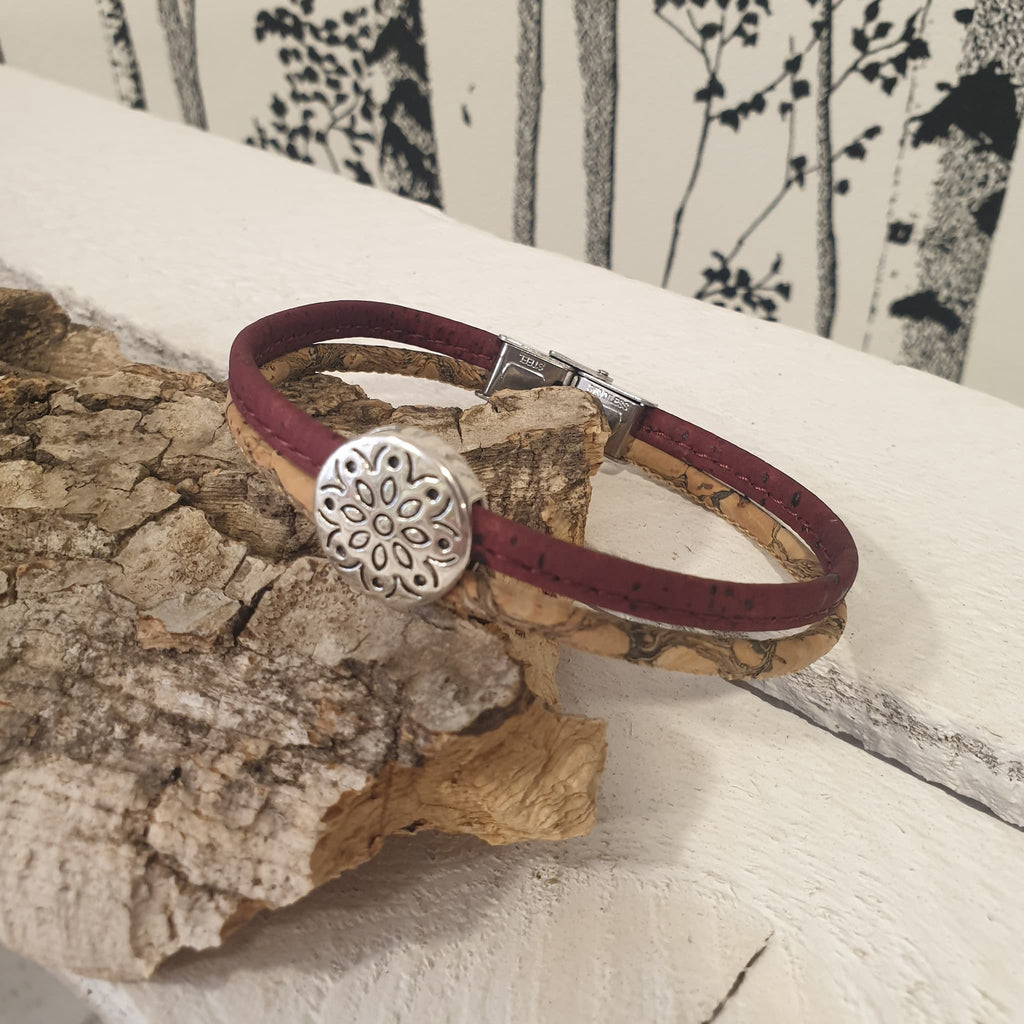 Zoom bracelet liège bordeaux et grain de café avec breloque fleur
