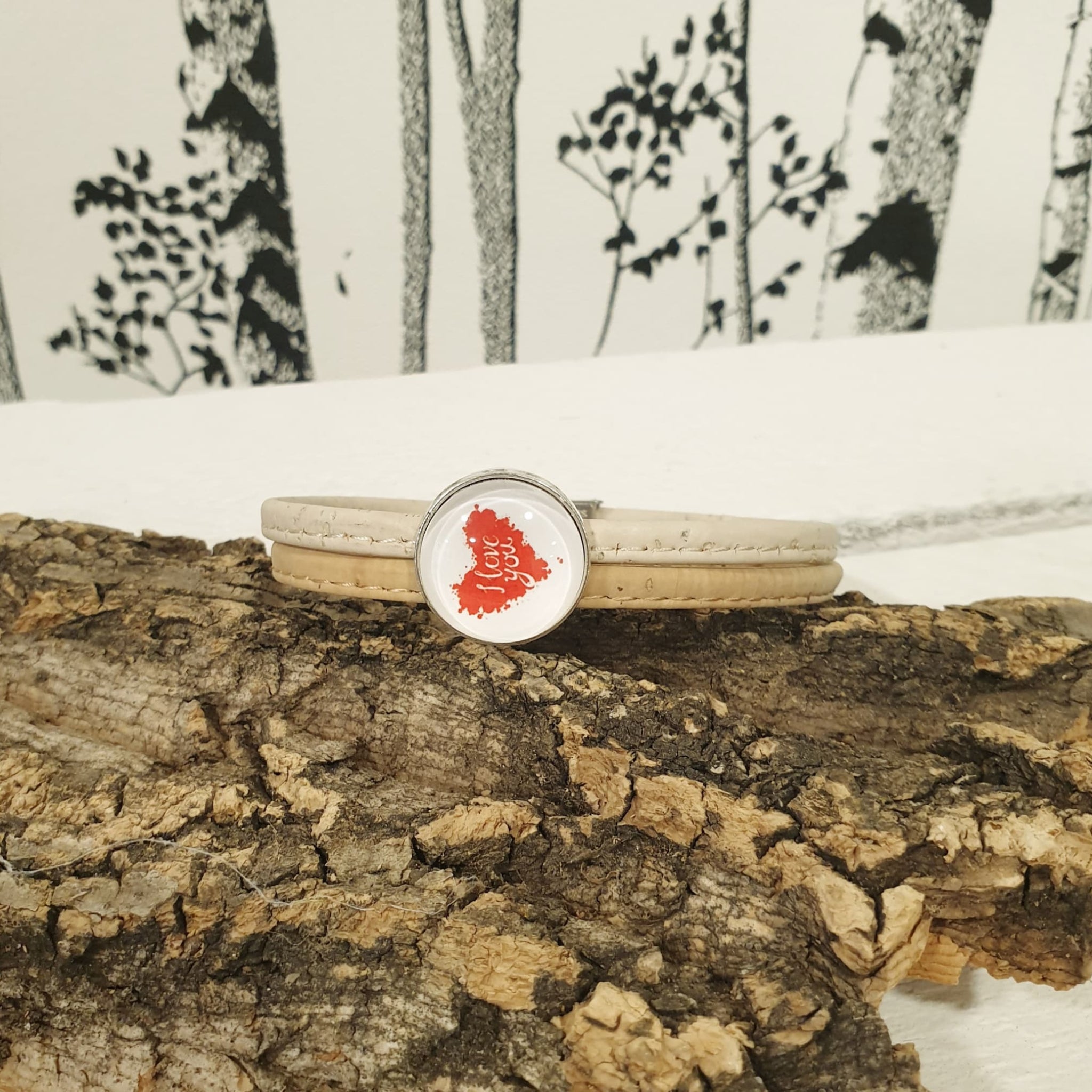 Bracelet fait mai en liège naturel et blanc avec gros coeur