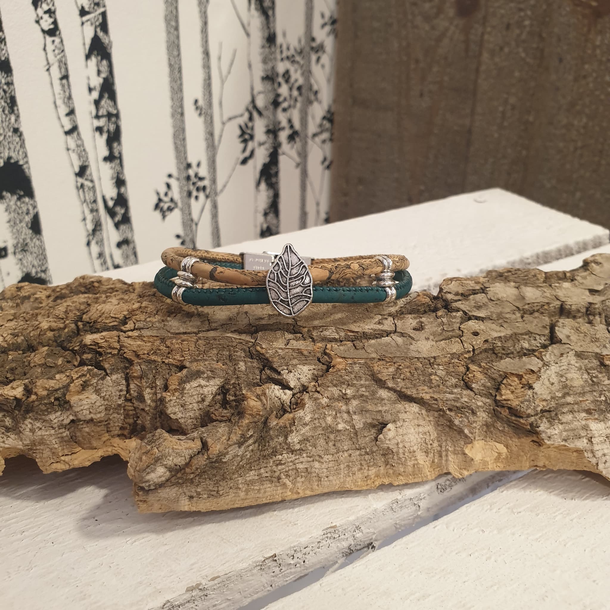 bracelet liège turquoise et zébré - vue de devant - fait-main haguenau