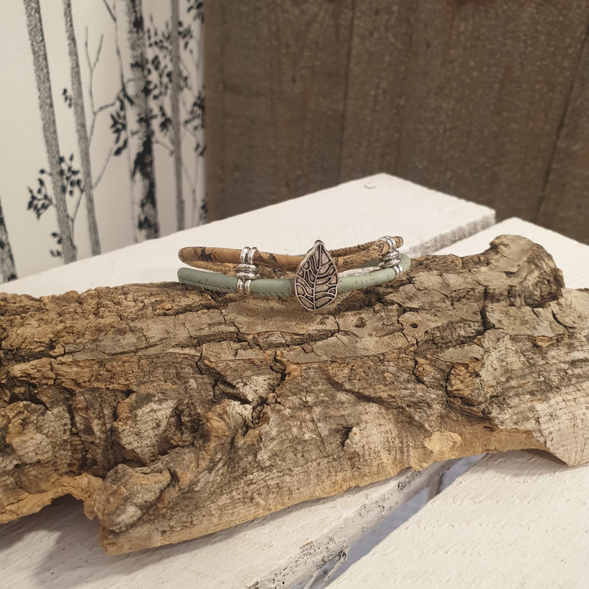 Bracelet liège bleu pastel - vue de devant