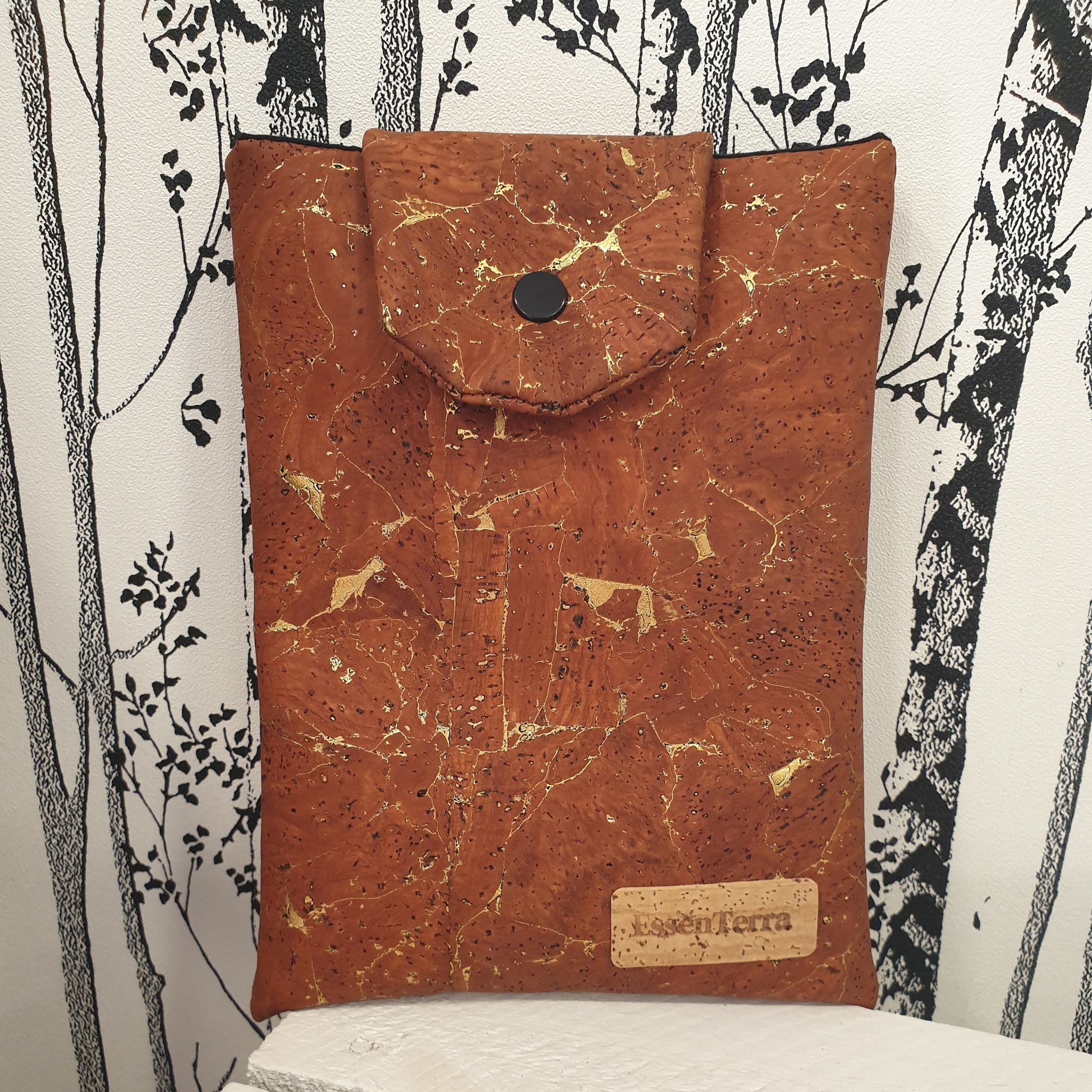 Pochette à livres “Alvaro” – Liège naturel & coton – Fabrication artisanale en Alsace EssenTerra