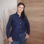 Chemise manches longues bleu foncé portée - love by md