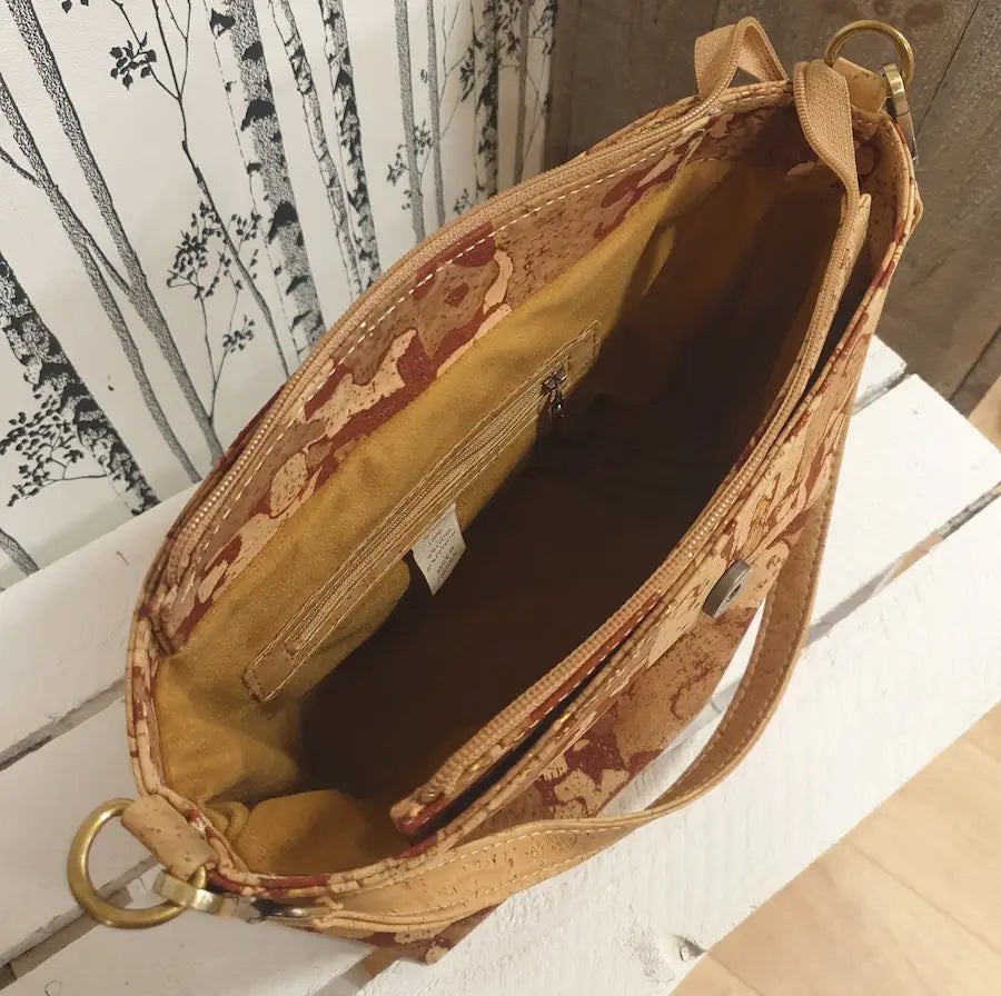 Intérieur du sac Callia avec compartiment zippé et poche intérieure