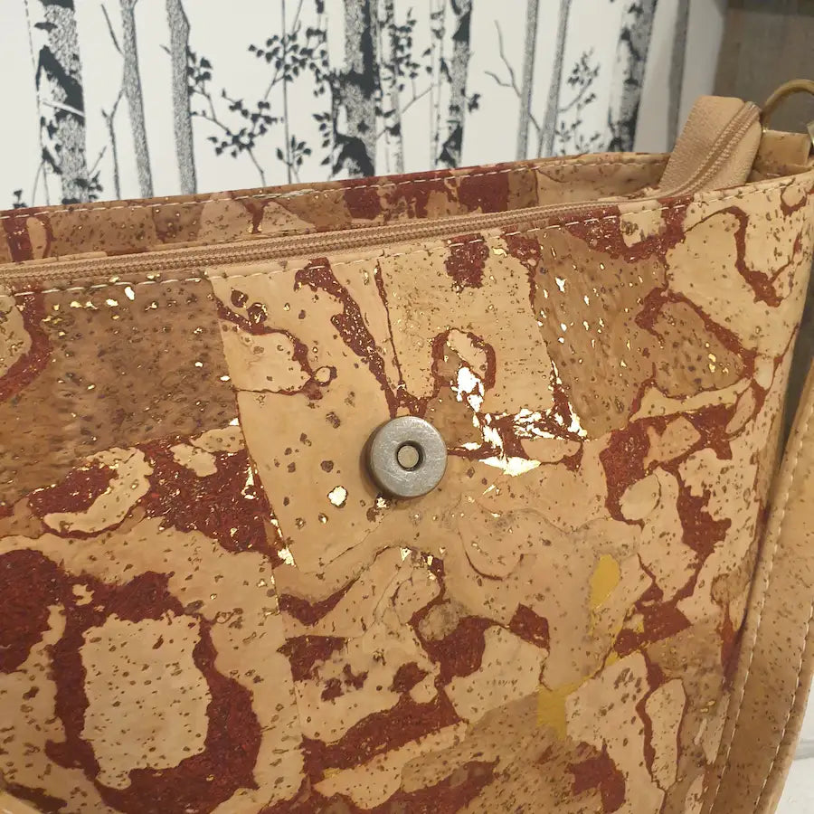 détail motif liege bordeaux avec pression