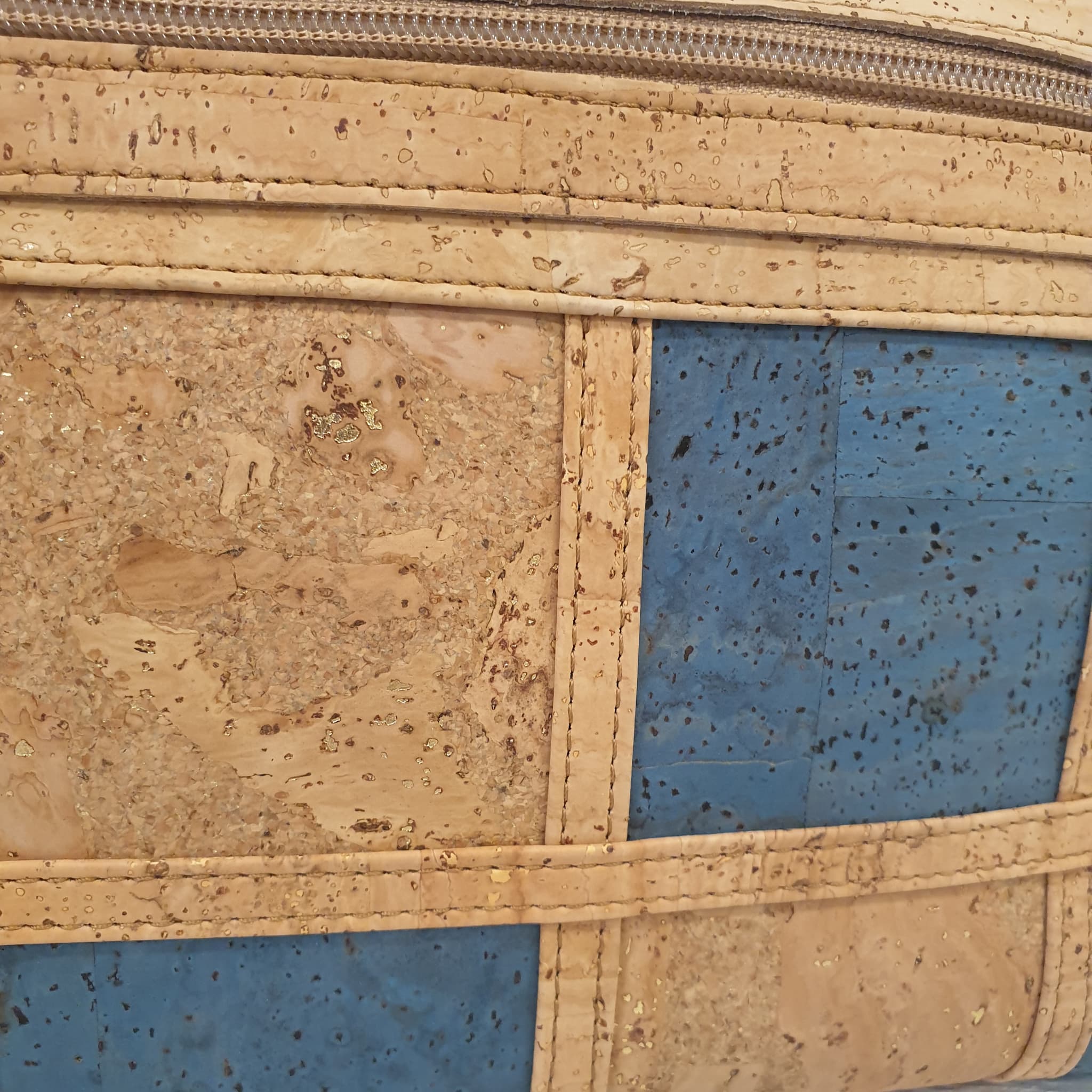 Zoom detail matière liege - sac mila