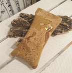 Étui à lunettes en liège naturel, ocre et une touche de doré– vue de face