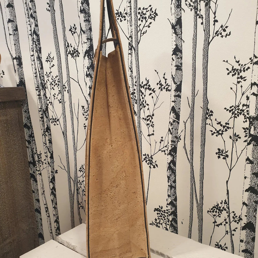 Vue de côté de l’étui bouteille en liège Riva.