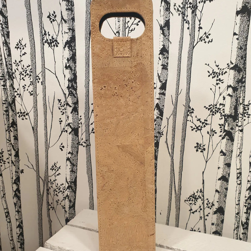 Étui en liège naturel modèle Riva, conçu pour transporter une bouteille.