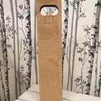 Étui en liège naturel modèle Riva, conçu pour transporter une bouteille.