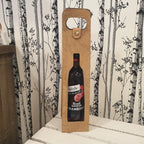 Étui en liège naturel modèle Riva, conçu pour transporter une bouteille.