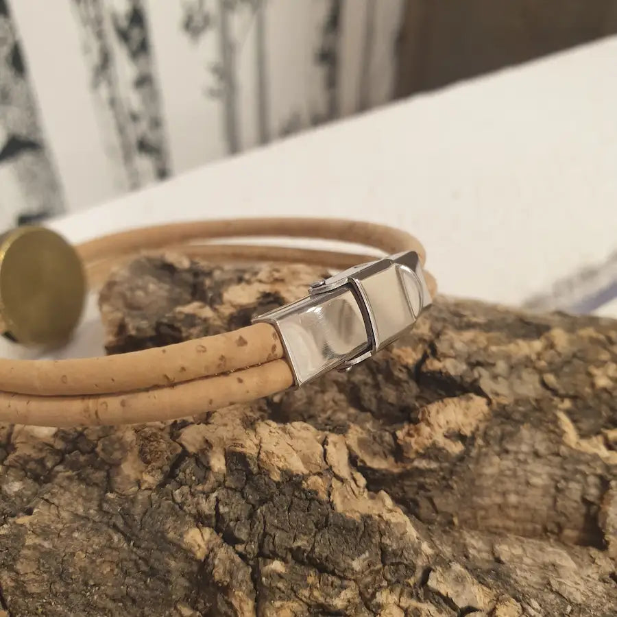 DETAIL FERMOIR ACIER ONOXYDABLE BRACELET EN LIEGE LIORA