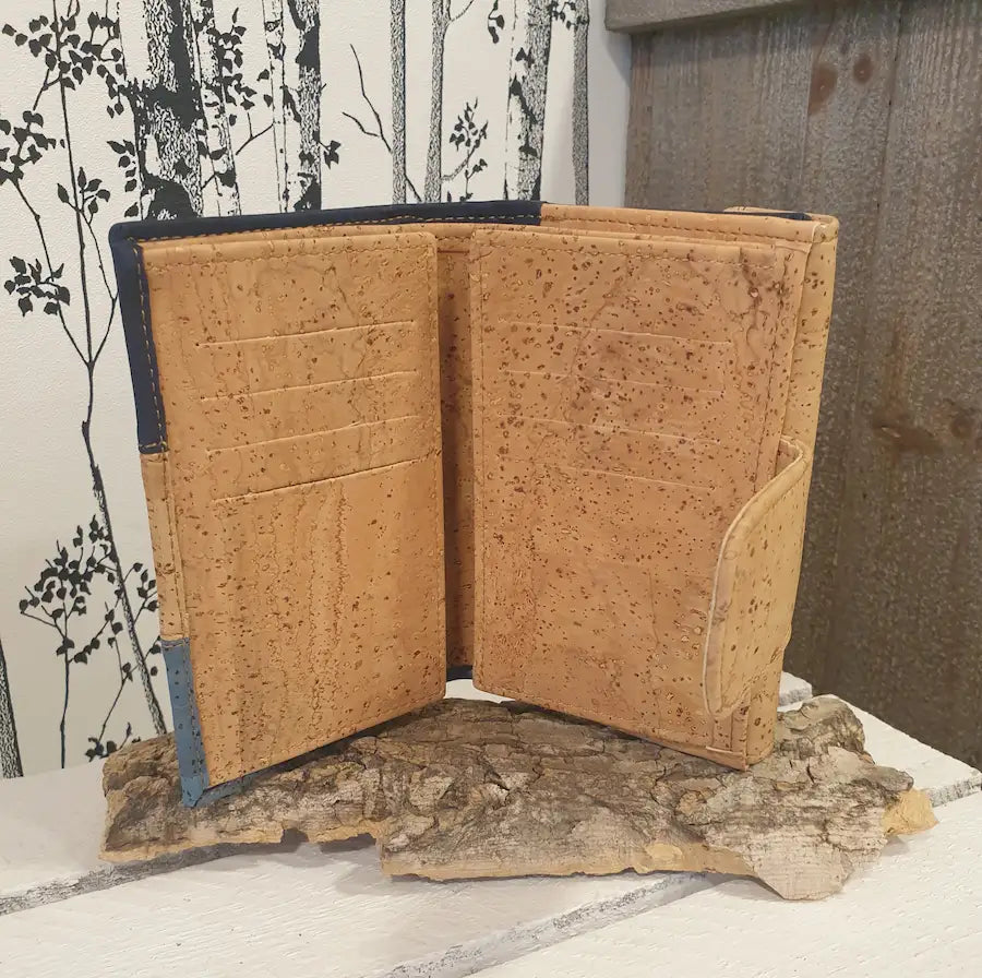 Intérieur du portefeuille Elva Bleu avec rangements cartes