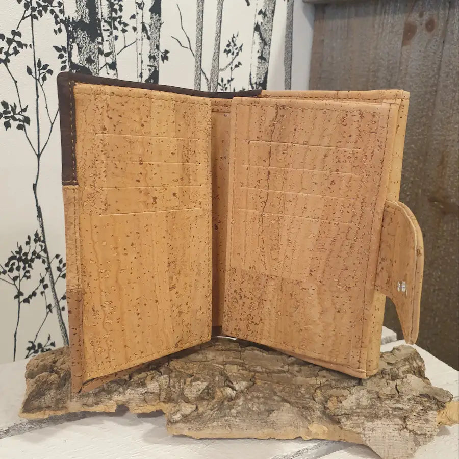 Intérieur du portefeuille Elva avec rangements cartes et billets