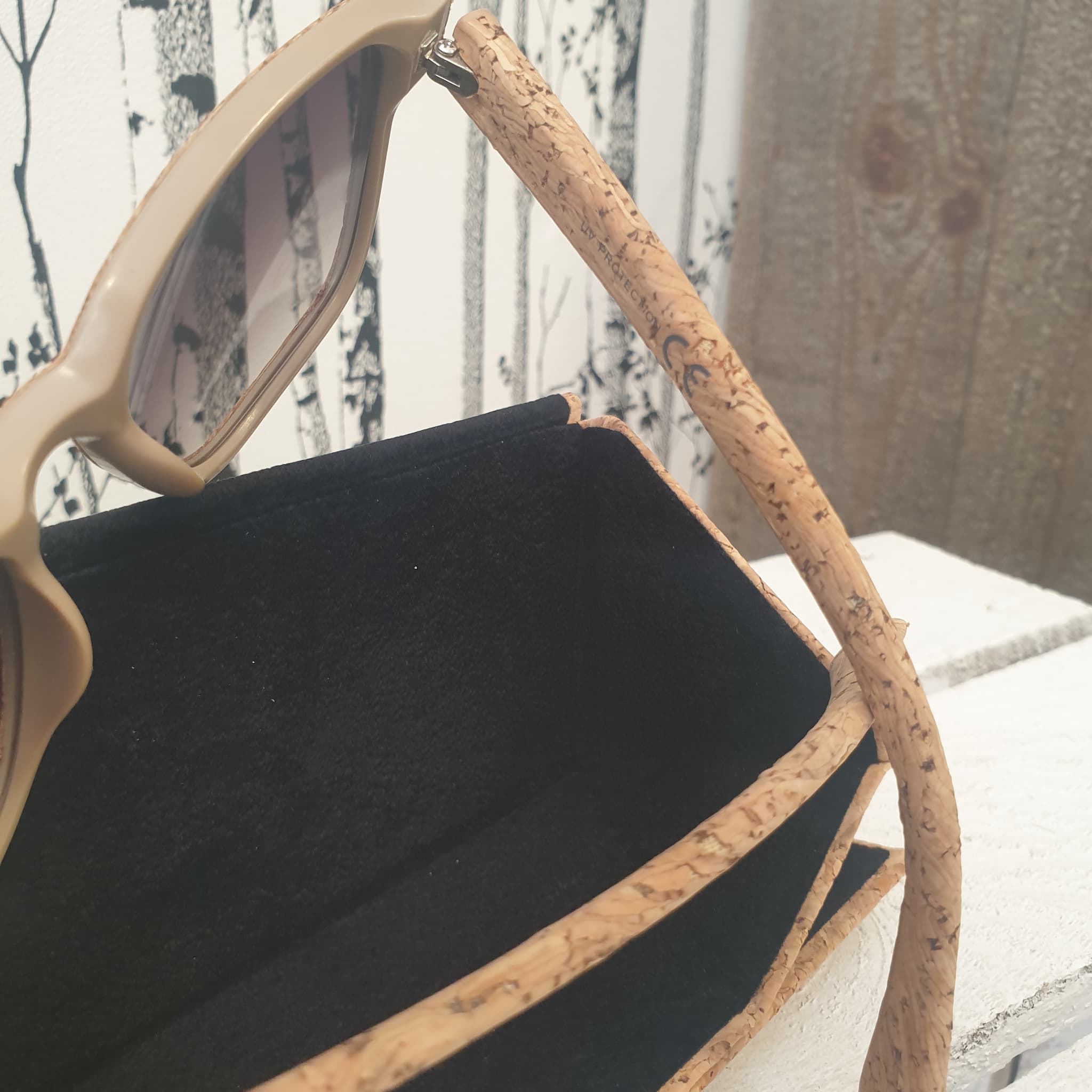 Zoom sur branche lunettes de soleil Virginia