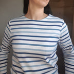 Détail de la marinière bleue upcyclée - Love by md