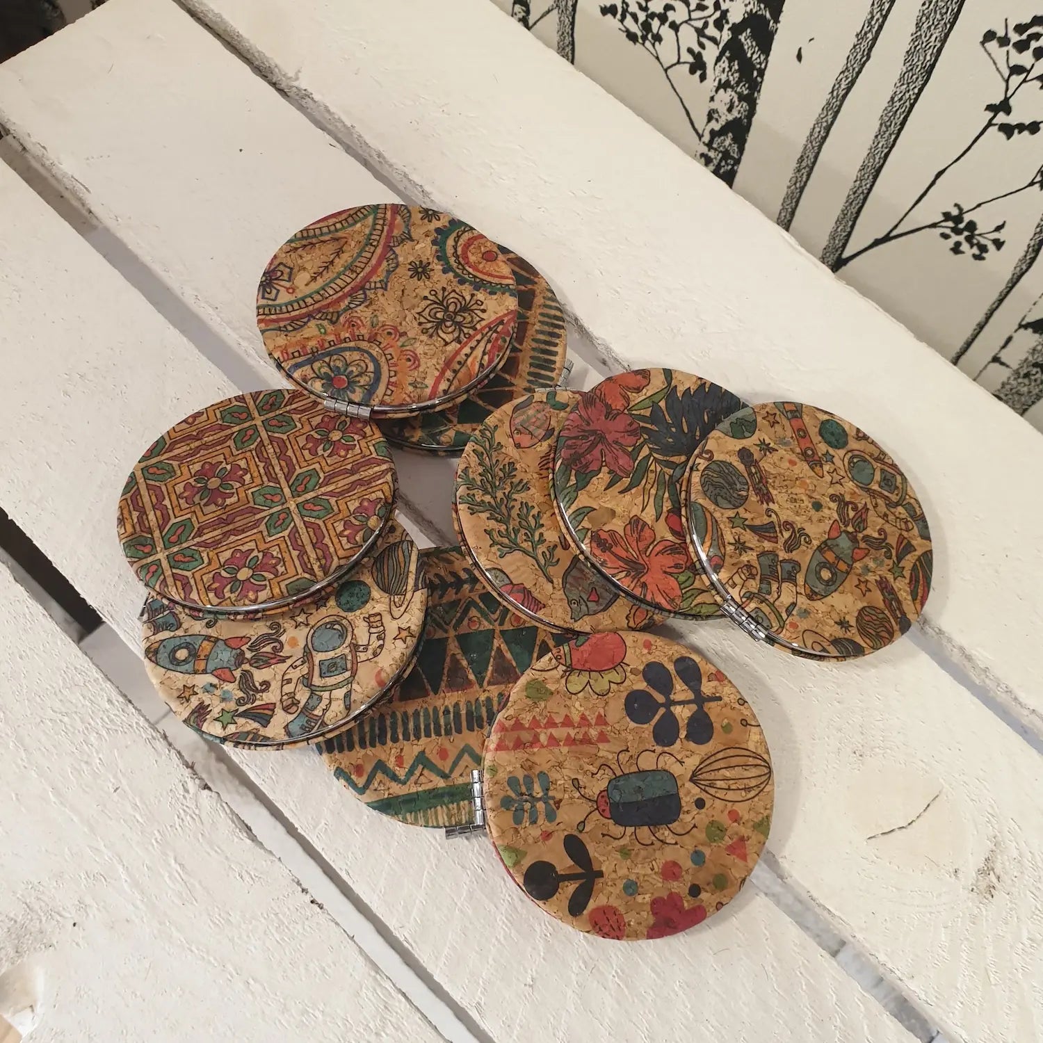 PLUSIEURS COLORIS DE MIROIRS DE POCHE EN LIEGE MIRA