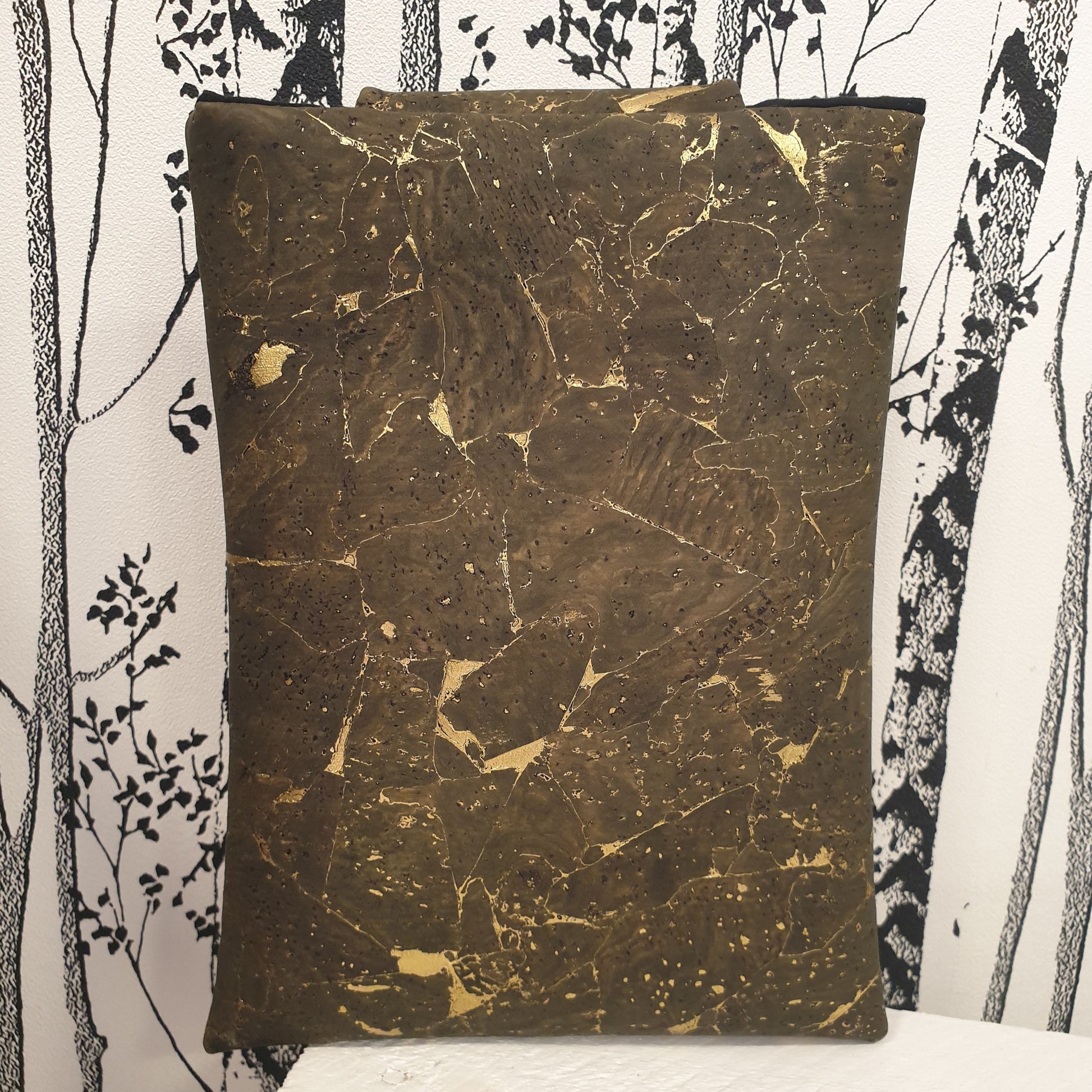 Pochette à livres “Alvaro” – Liège naturel & coton – Fabrication artisanale en Alsace EssenTerra