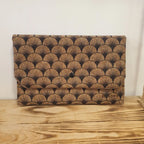 Pochouette multifonction fermée par bouton pression