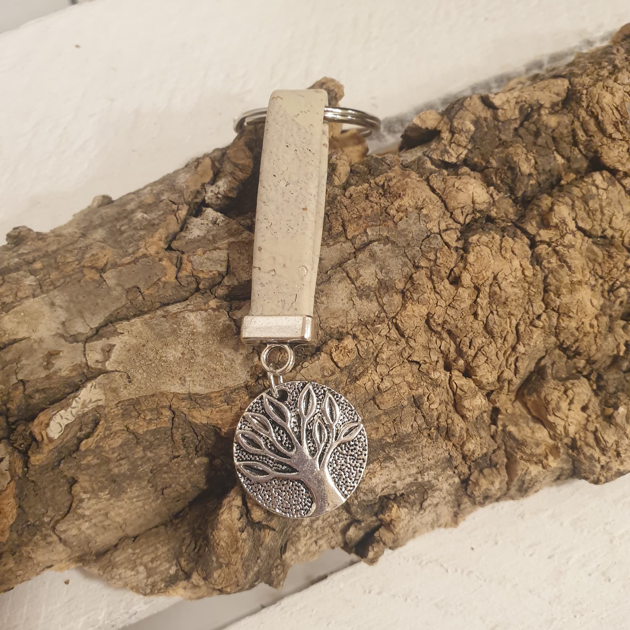 Porte-clés en liège blanc arbre de vie
