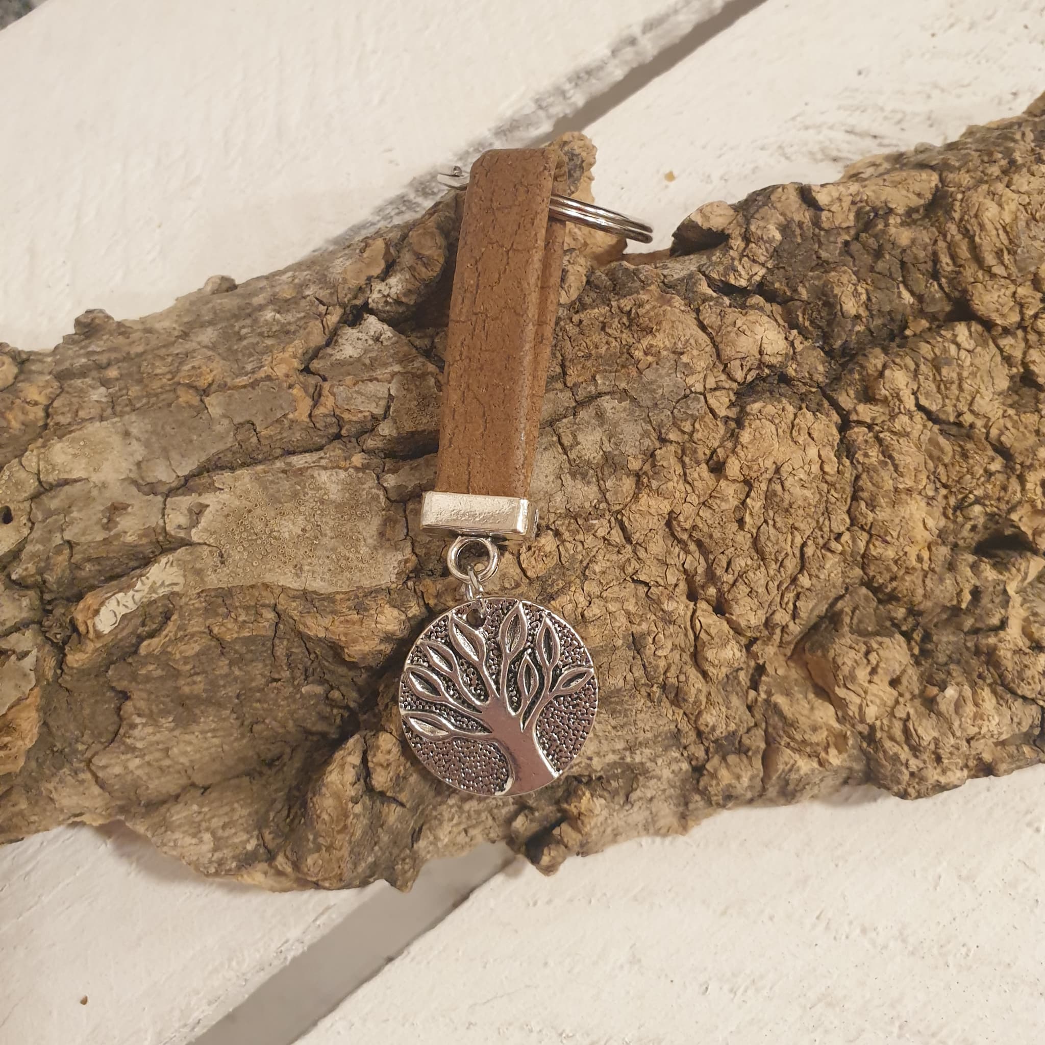 Porte-clés en liège marron arbre de vie