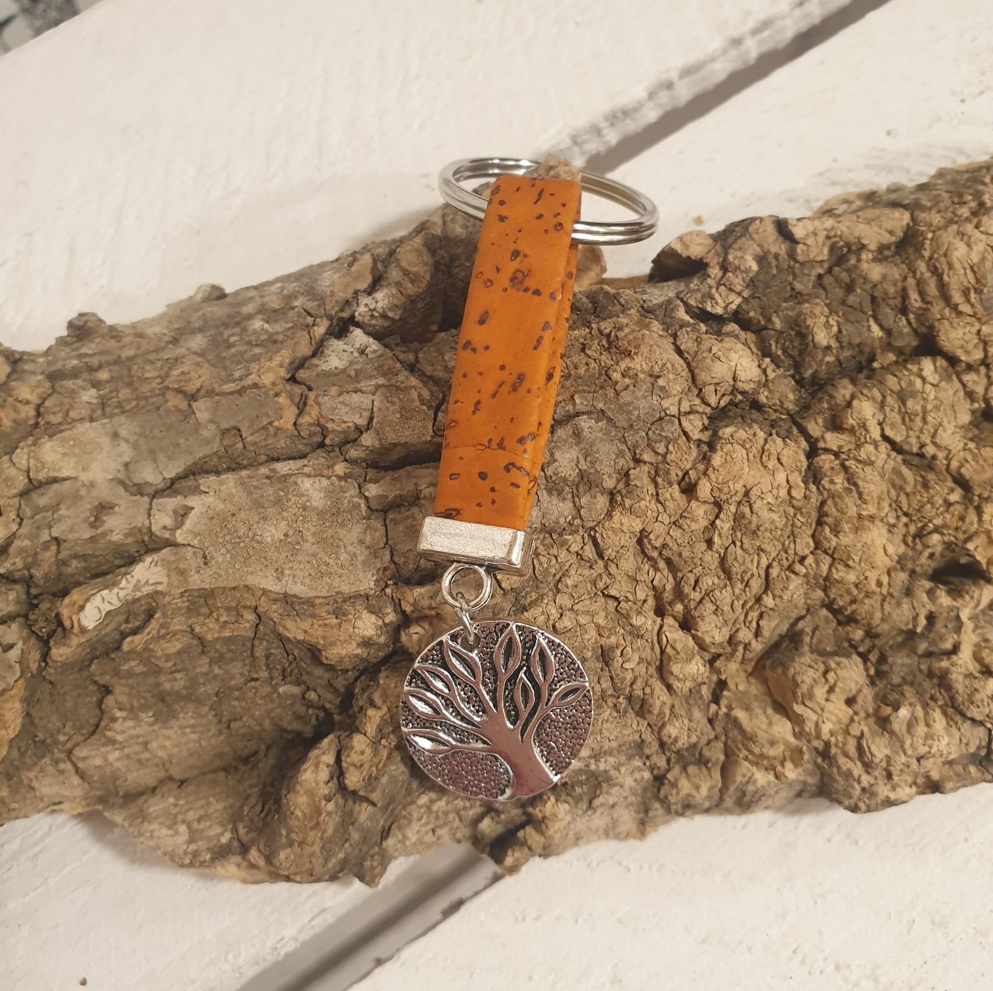 Porte-clés en liège orange arbre de vie