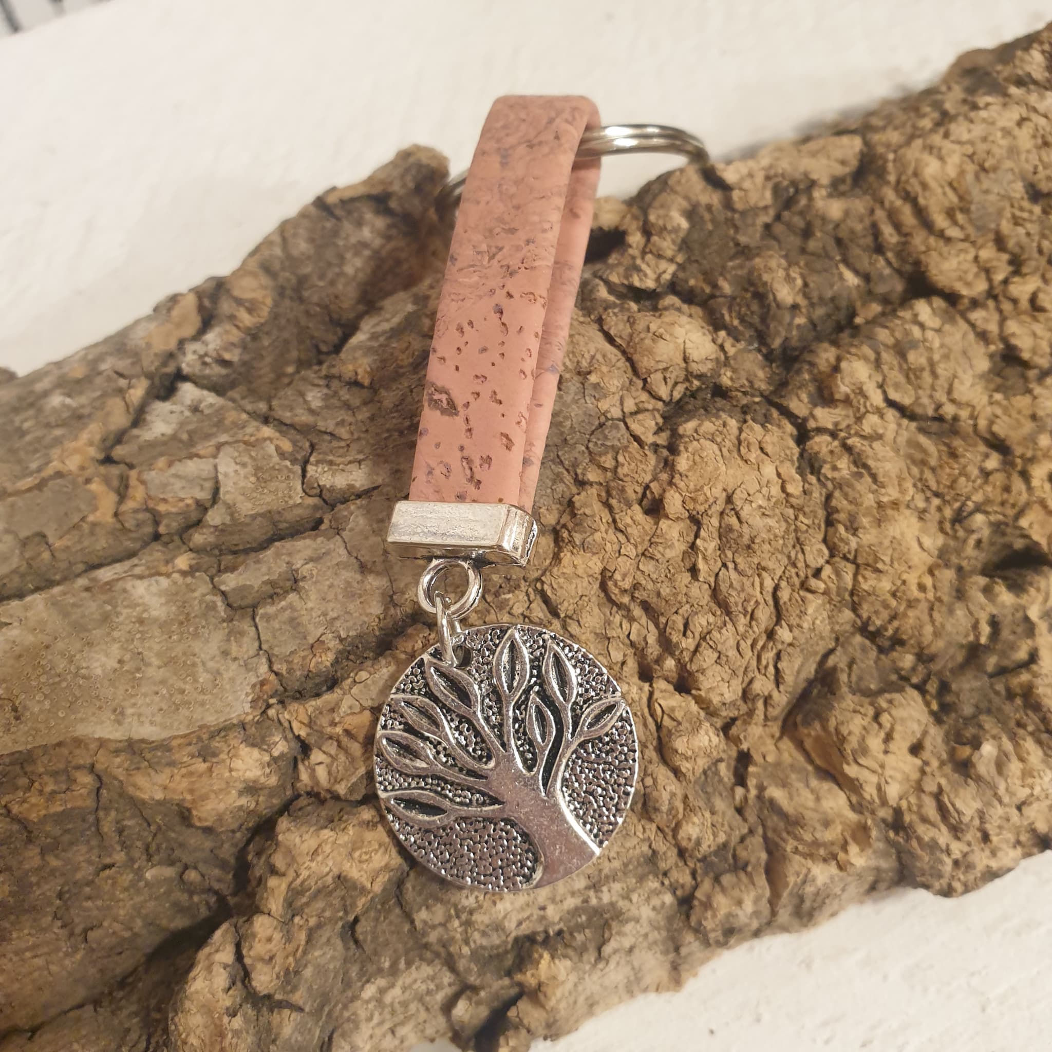 Porte-clés en liège vieux rose arbre de vie