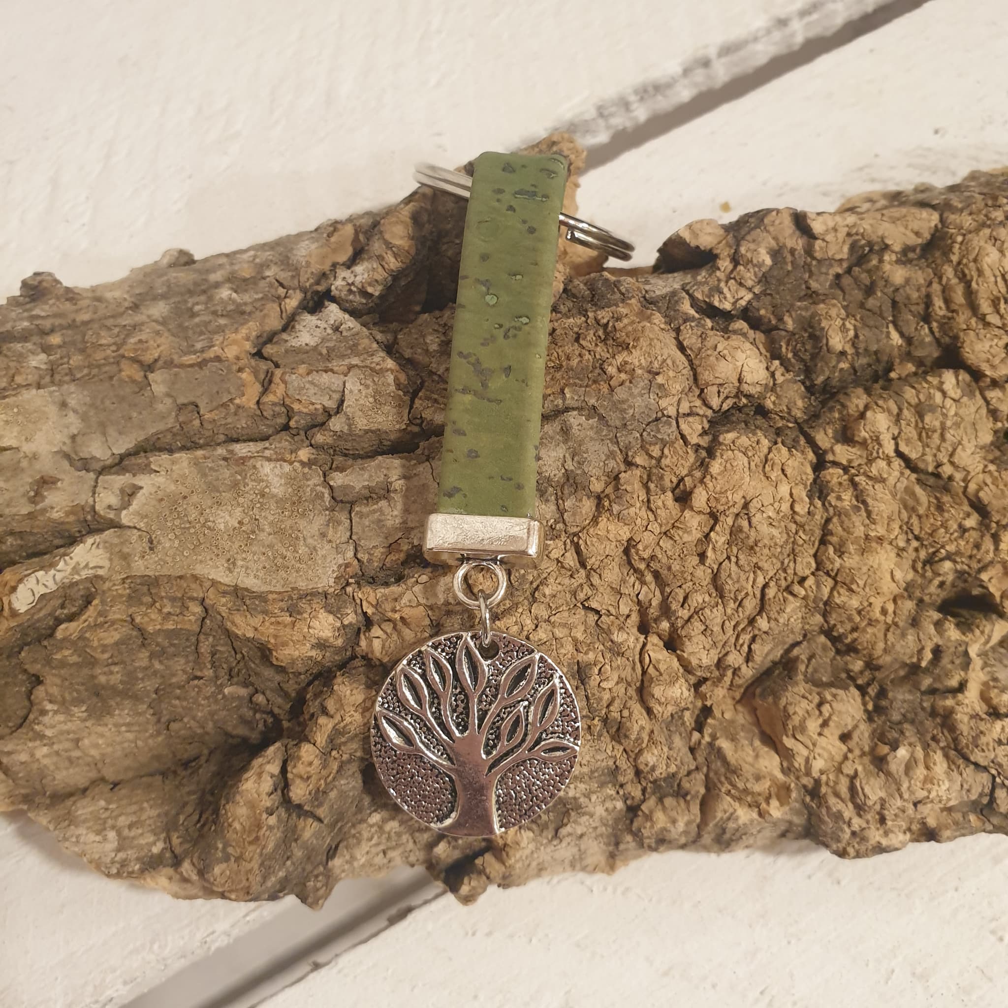 Porte-clés en liège vert arbre de vie