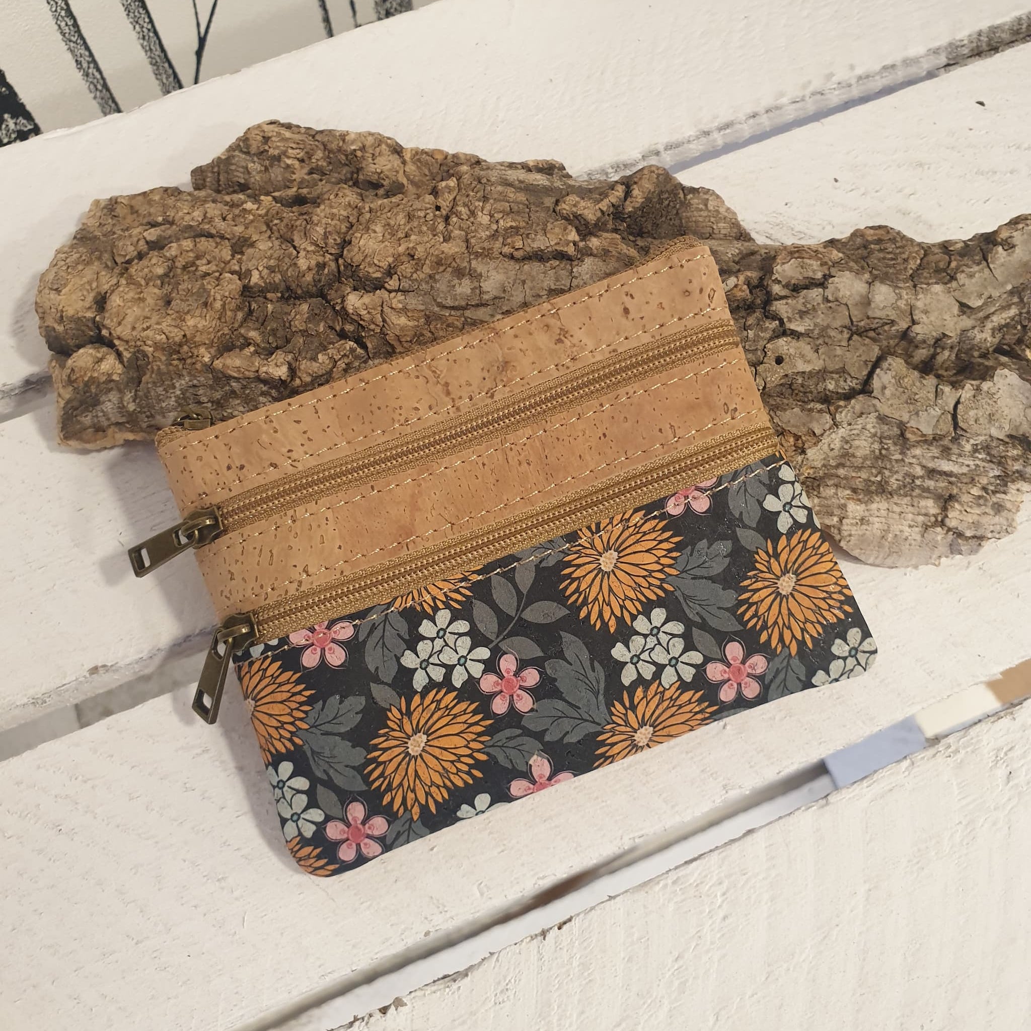 Porte-monnaie en liège - 2 pochettes zippées - vue de devant