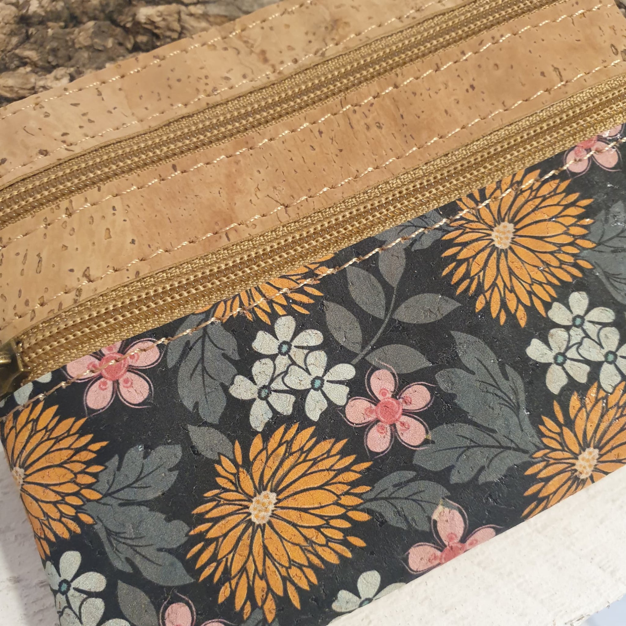 Zoom sur motifs imprimés liège porte-monnaie Florina