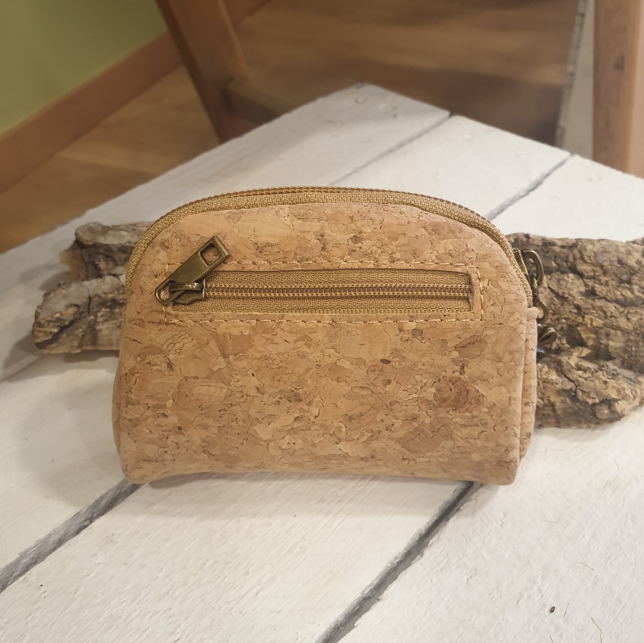 Porte-monnaie Calista format compact - vue de derrière avec tirette