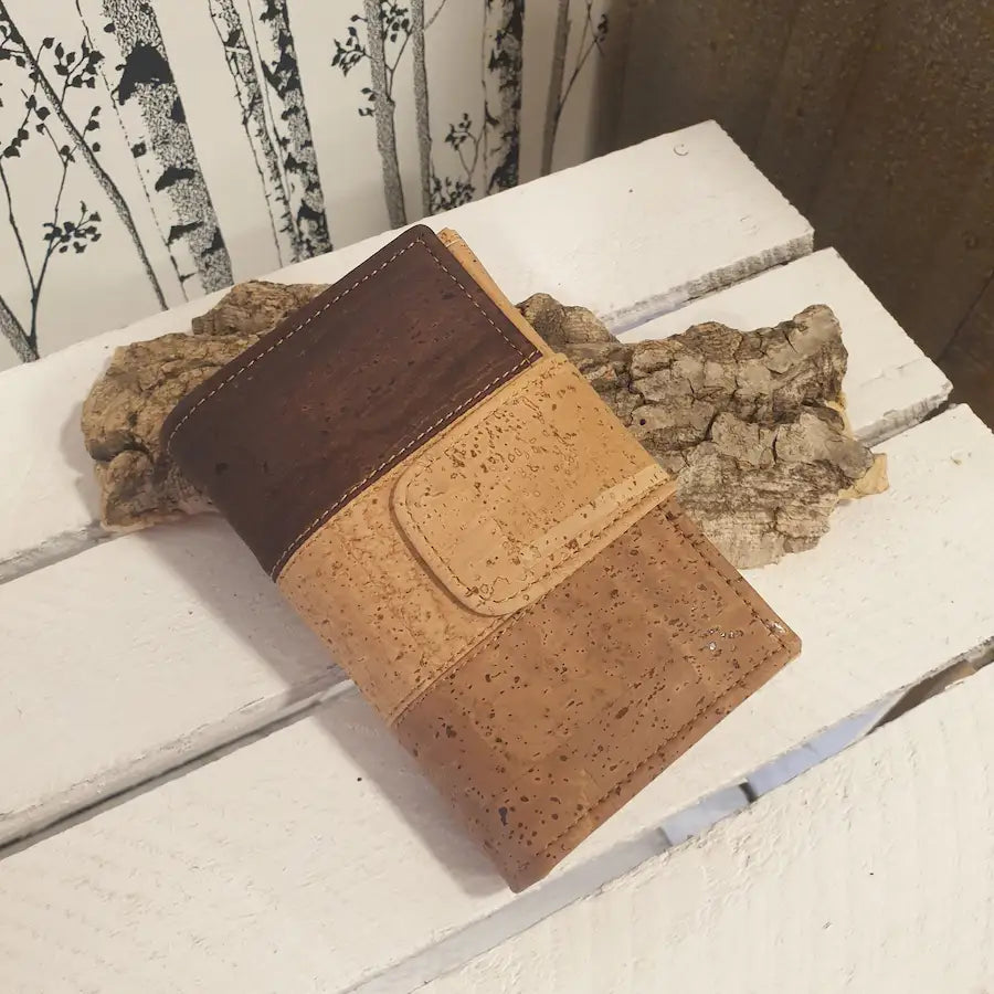 Portefeuille Elva petit modèle en liège naturel avec touches marron