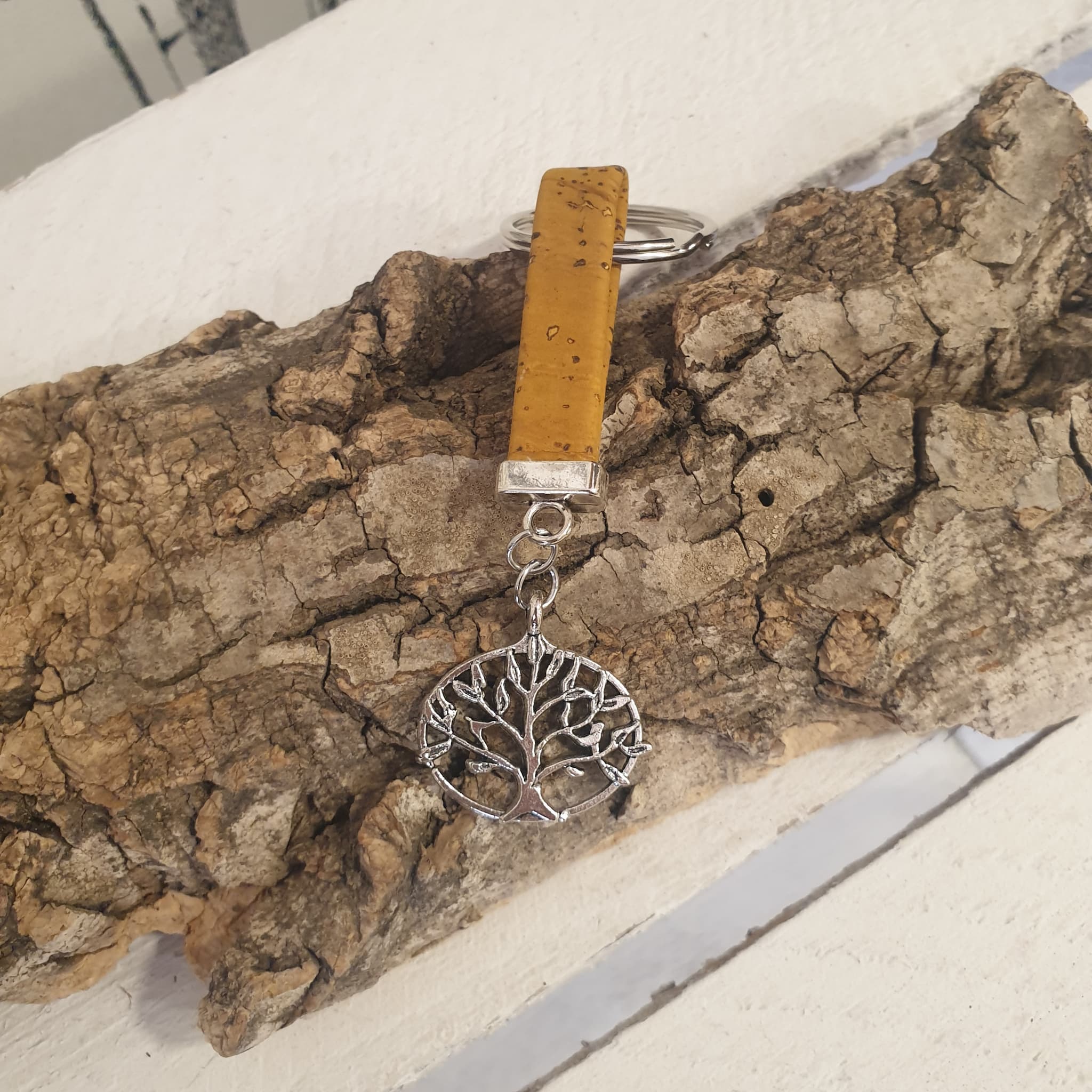 Porte-clés en liège plat jaune - arbre de vie - alsace
