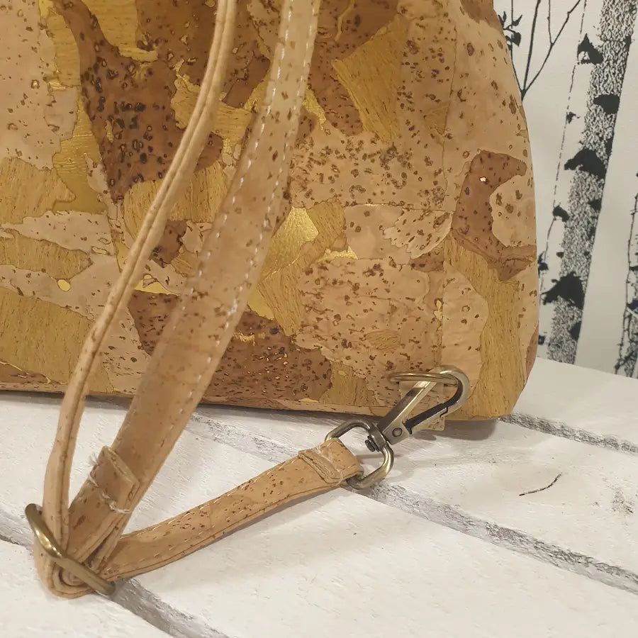 DETAIL SUR L ATTACHE LANNIERE SAC A DOS