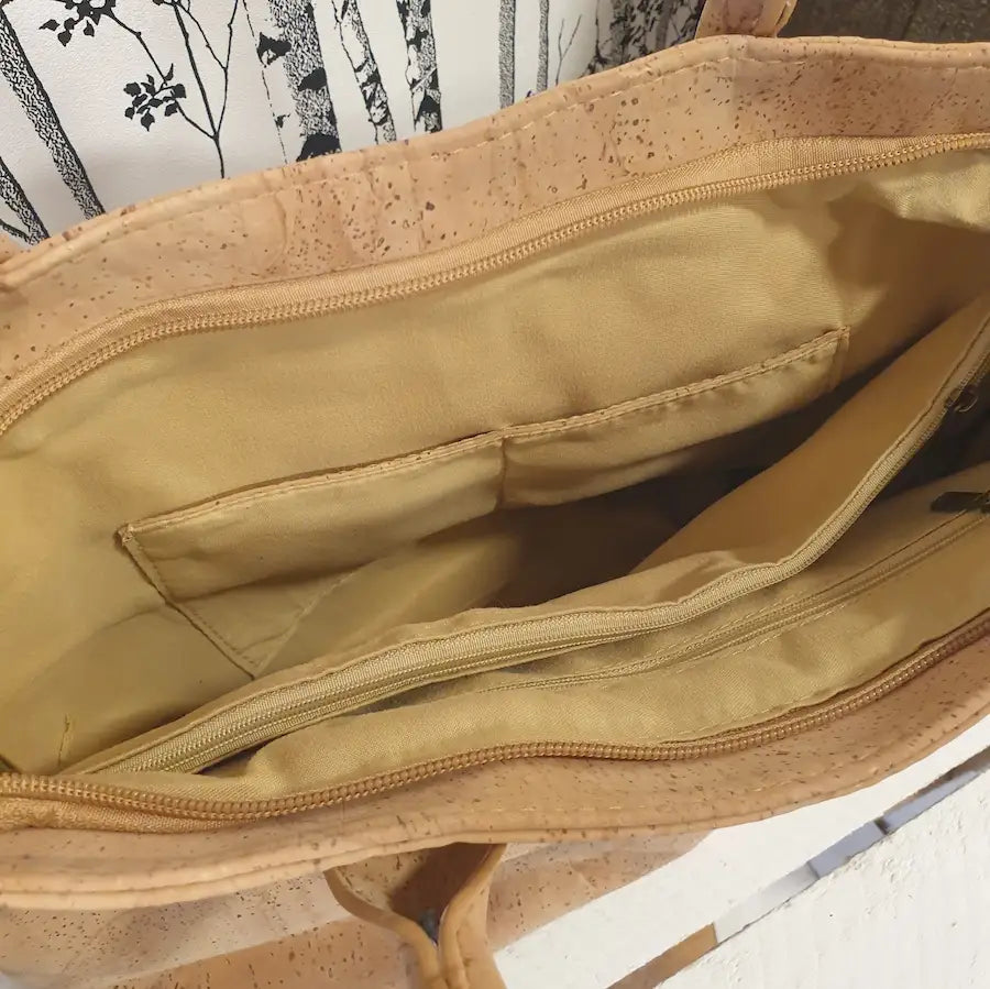 Intérieur du sac Mélodie avec compartiments zippés
