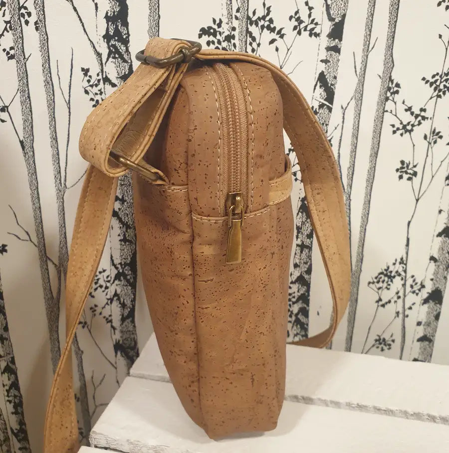 VUE DE COTE AVEC TIRETTE SAC BANDOULIERE ALEO