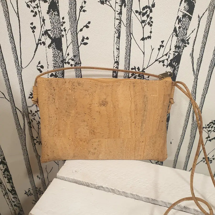 Vue arrière du sac bandoulière en liège vegan