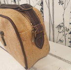 Vue de côté avec bandoulière réglable