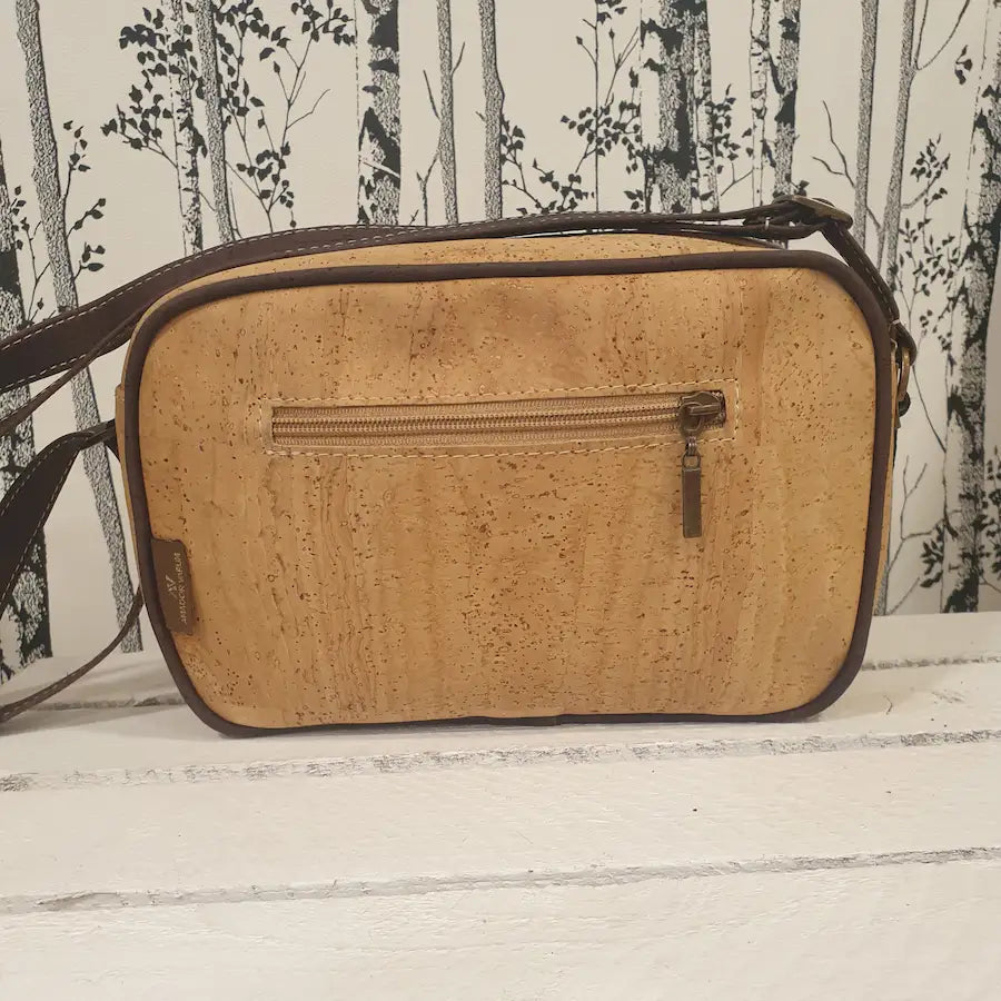 Dos du sac bandoulière en liège avec poche arrière zippée