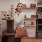 Sac à main Eloria porté à l’épaule